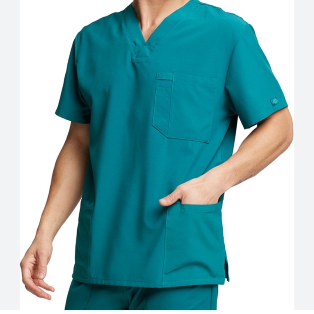 Dickies Scrubs. 1 Set. EDS Essentials Men's 4
Pocket Top & Drawstring Pants. Sm.